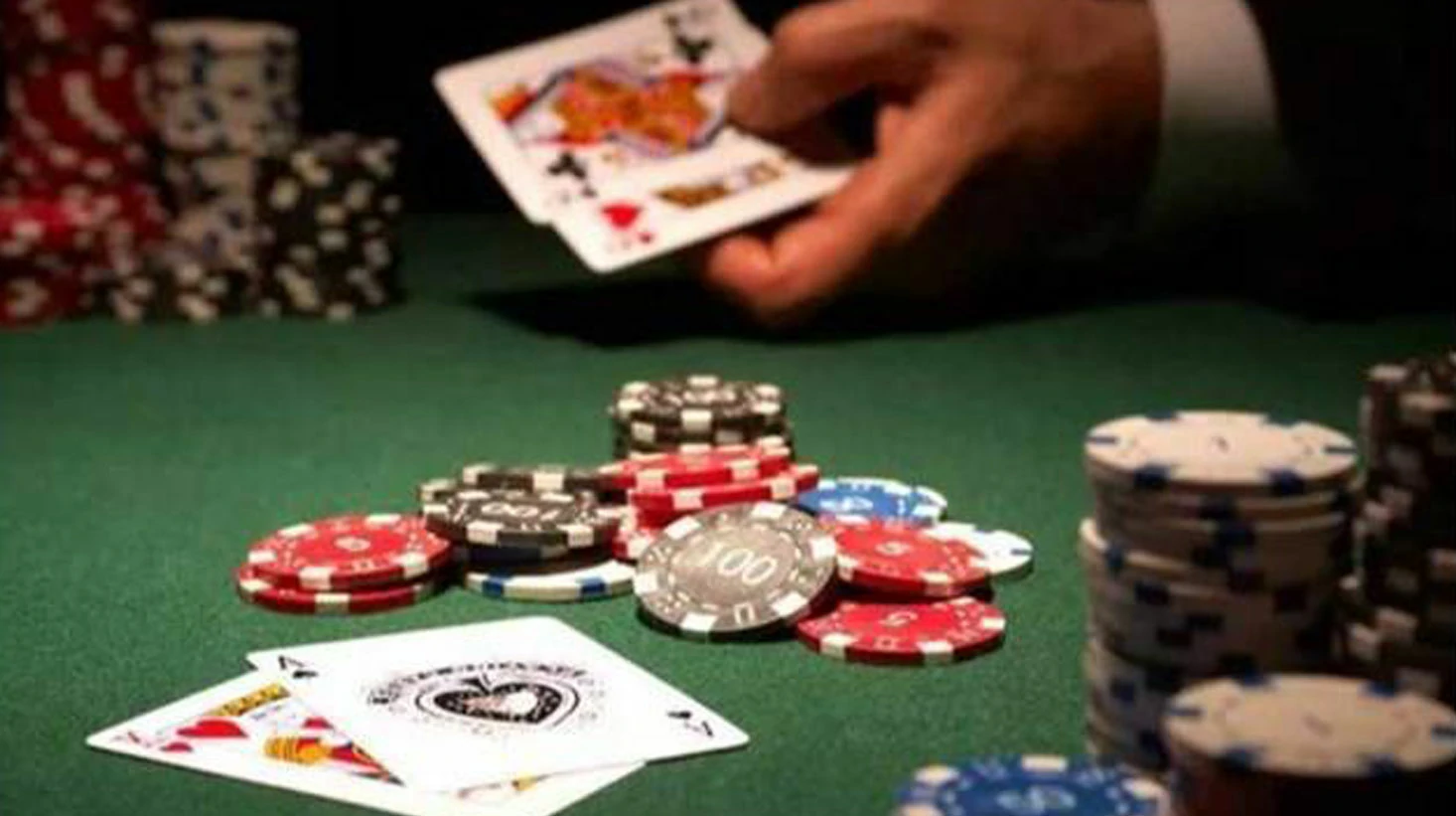 明牌抢庄牛牛实战技巧：如何利用明牌信息最大化收益